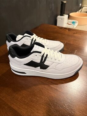 Under Armour Men's White and Black Low-Top Athletic Sneakers